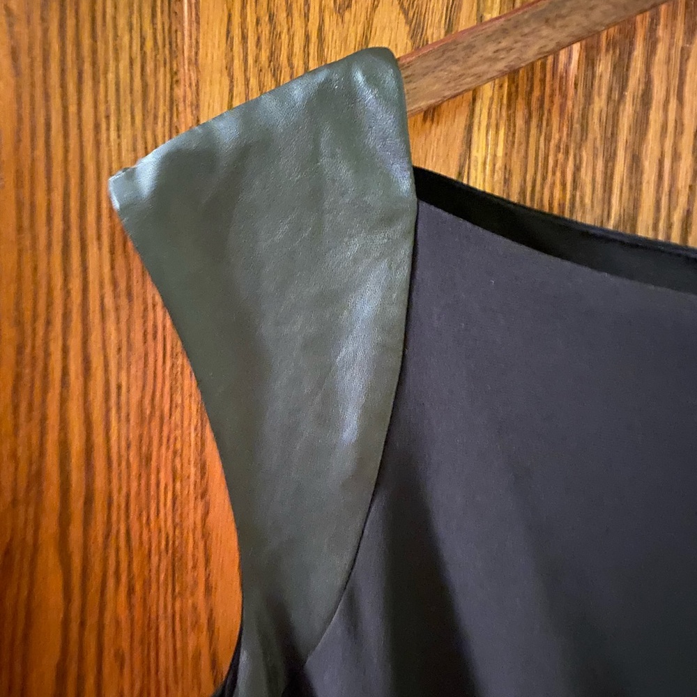 Anne Klein black dress size 8. Leather accents - Picture 4 of 4